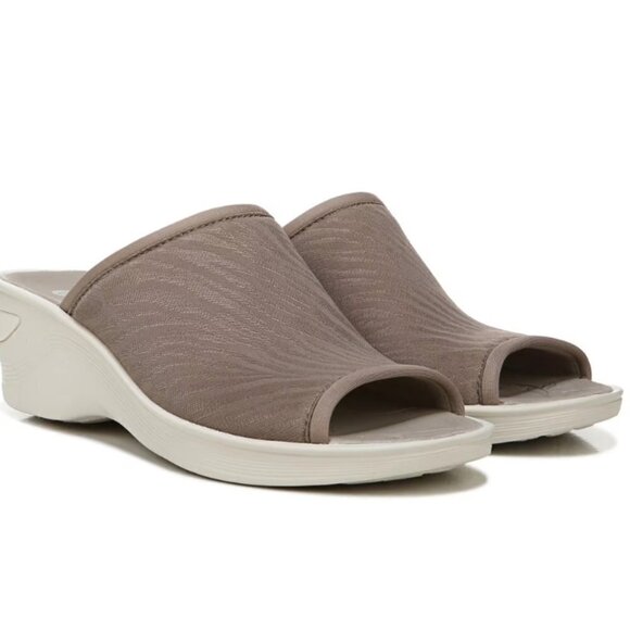 Bzees Shoes - BZees Deluxe Slide Sandal (WIDE)